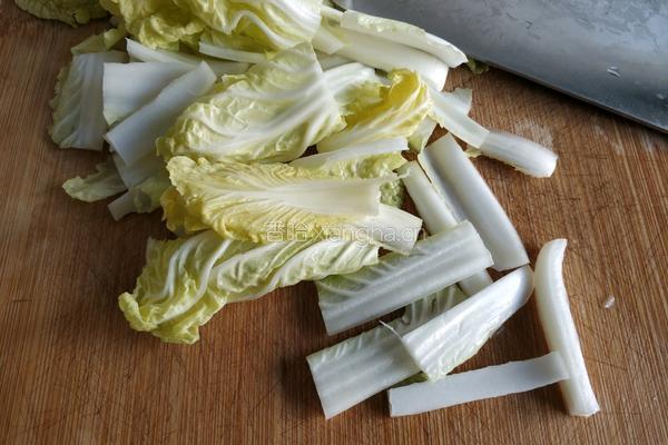 娃娃菜五花肉炖干豆腐的做法图解4