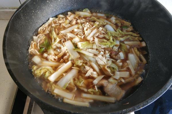 娃娃菜五花肉炖干豆腐的做法图解11