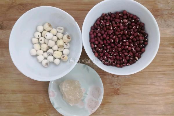 红豆莲子汤的做法图解1