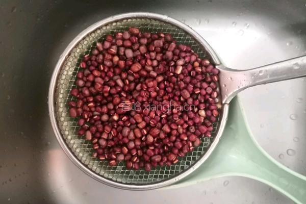 红豆莲子汤的做法图解5
