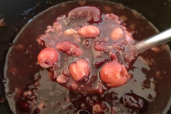 紫薯黑米莲子粥的做法图解6