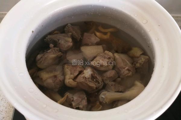 莲藕鸭腿煲的做法图解10