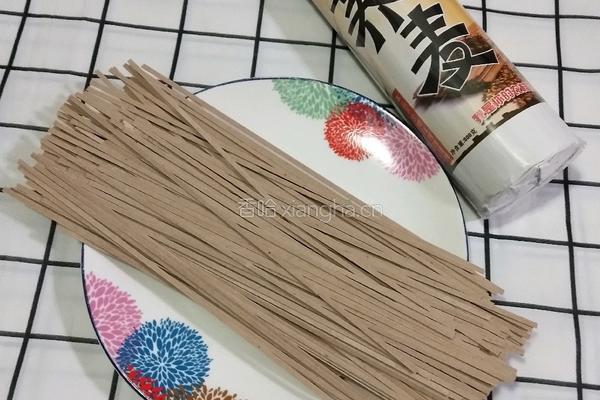 荞麦萝卜汤的做法图解2