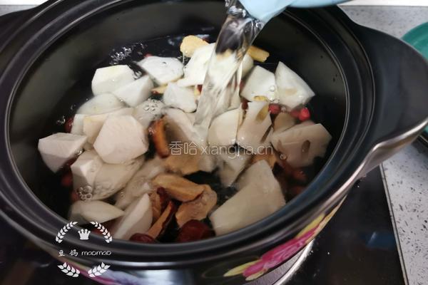 莲藕芋头红枣汤的做法图解8