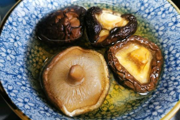 麦冬香菇炖鸡汤的做法图解4