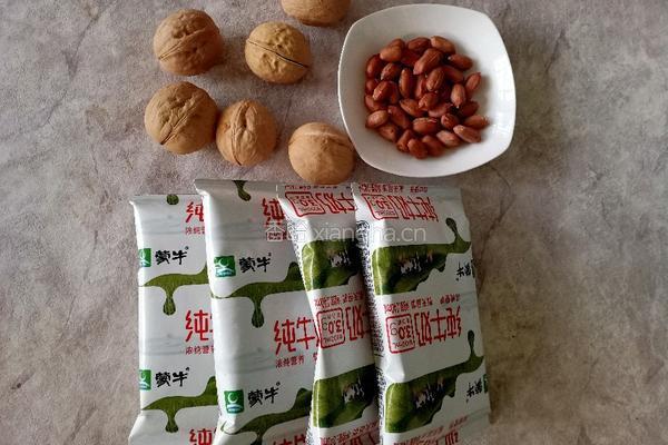 核桃花生牛奶的做法图解1