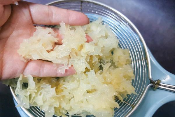 红豆银耳汤的做法图解3