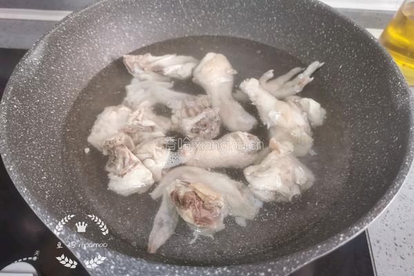 榛蘑炖鸡汤的做法图解5