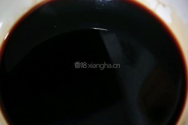 黄豆焖小酥鱼的做法图解1