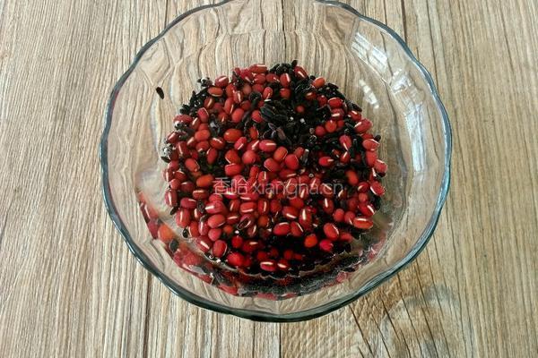 红豆莲子羹的做法图解2