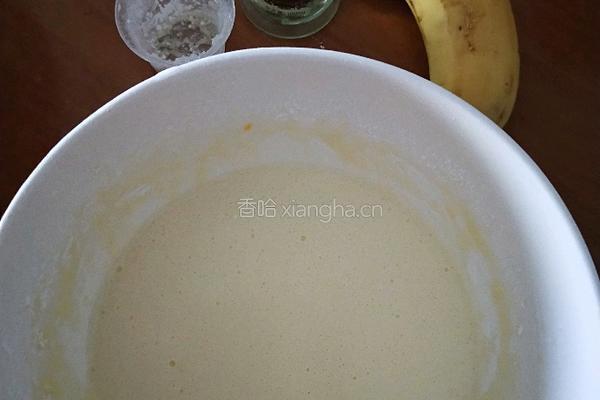 香蕉松饼的做法图解1