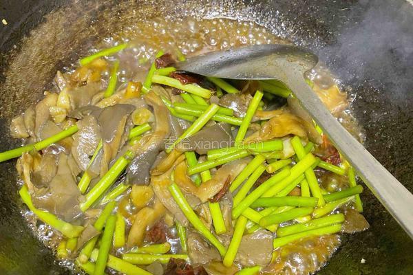 家常小炒蘑菇的做法图解6