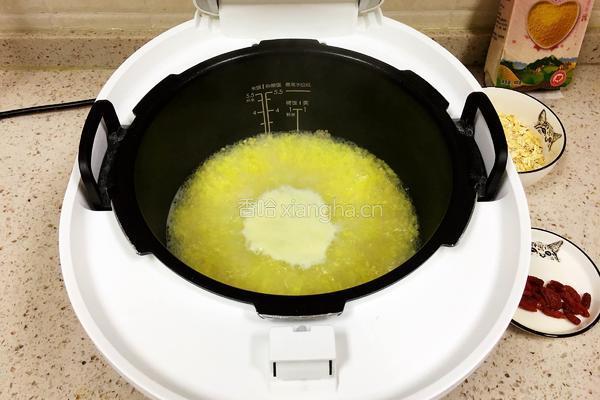金龙鱼爱心桃花小米燕麦枸杞粥的做法图解7
