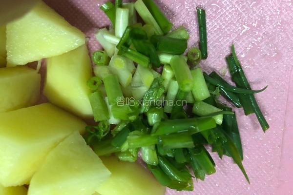 香煎土豆香肠块的做法图解5