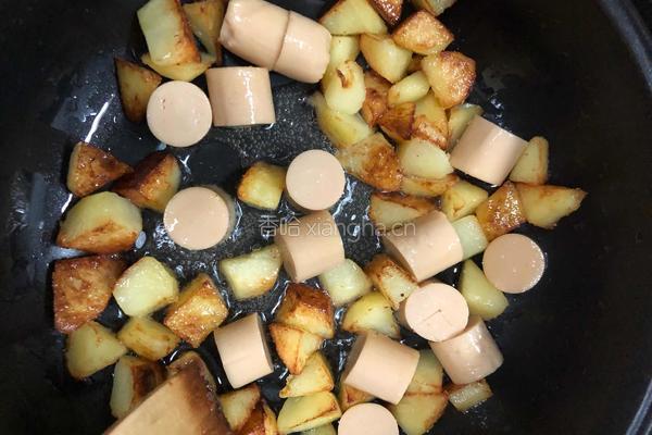 香煎土豆香肠块的做法图解9