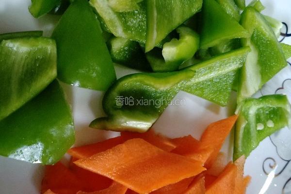 鸡丝炒杂蔬鲜蘑的做法图解1