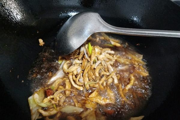鸡丝炒杂蔬鲜蘑的做法图解3