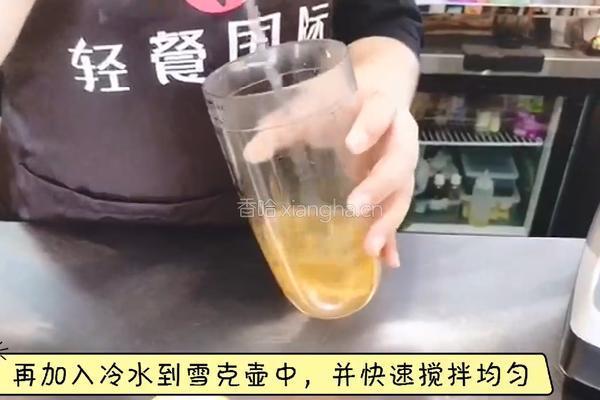 热饮水果茶｜蜜桃百香果茶的做法图解3