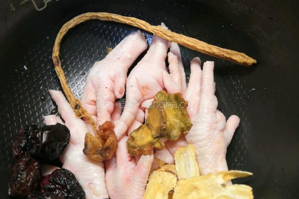 药膳凤爪的做法图解1