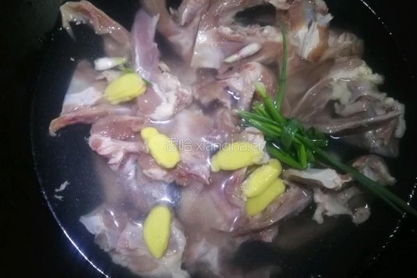 麻辣鸭锁骨的做法图解3