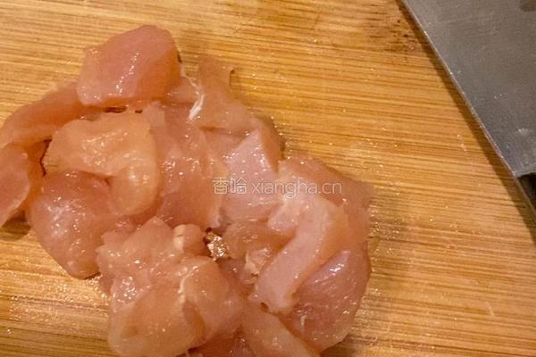 番茄鸡肉秋葵厚蛋烧的做法图解2