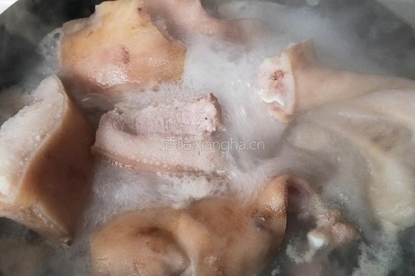 自制卤猪脸皮的做法图解1