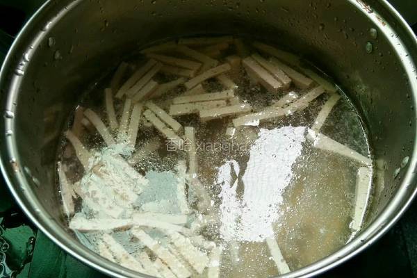 香辣豆芽肉片面的做法图解4