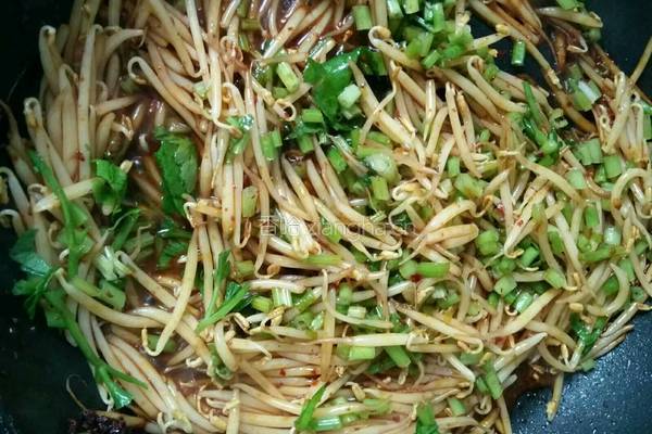 香辣豆芽肉片面的做法图解8