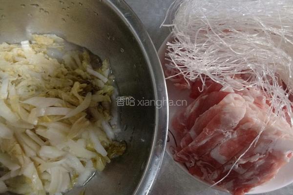 酸菜粉丝豆腐羊肉汤的做法图解1