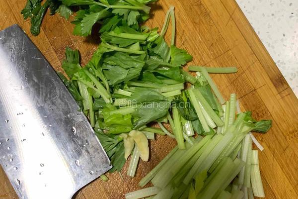 芹菜炒牛肉的做法图解2