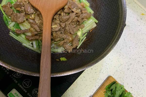 芹菜炒牛肉的做法图解5