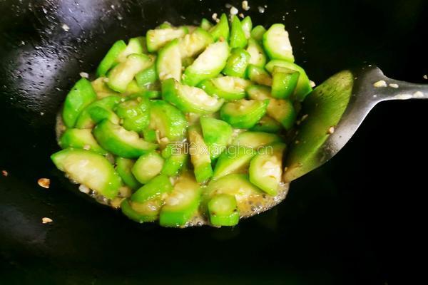 丝瓜炒肉片的做法图解5