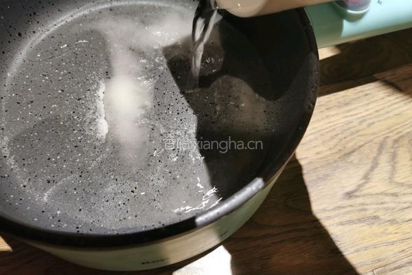 盐爆花生米的做法图解7