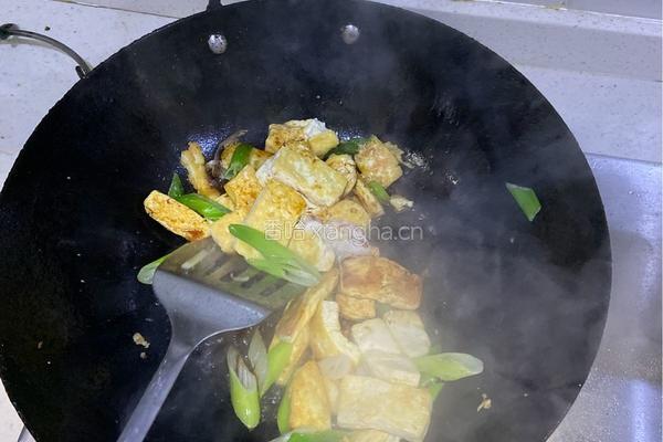 大葱炒豆腐的做法图解5