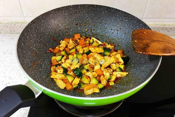 秒杀饭店的宫保鸡丁盖浇饭的做法图解13