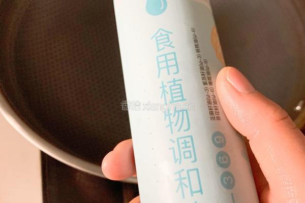 8个月以上宝宝辅食：茄汁小花粒粒面的做法图解6