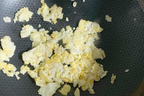 一周宝宝辅食：牛肉碎蛋炒饭的做法图解6
