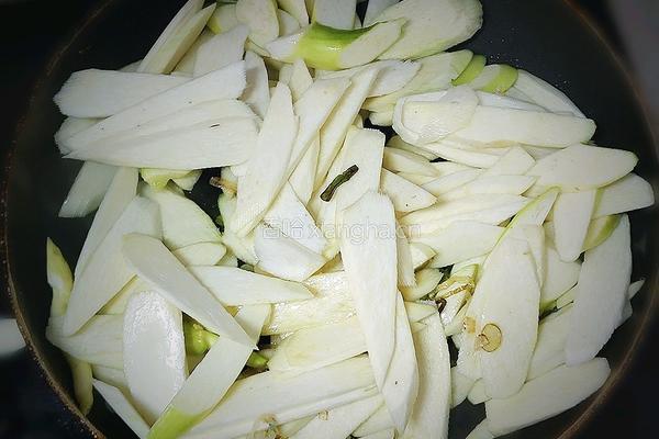 清炒茭白的做法图解3