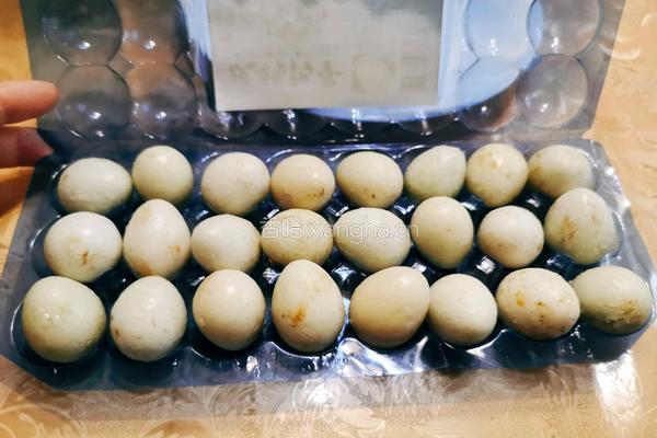 彩椒鹌鹑蛋的做法图解1