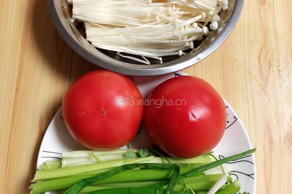 番茄金针菇汤的做法图解1