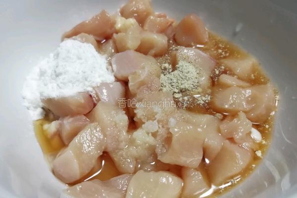 黄瓜鸡丁的做法图解1