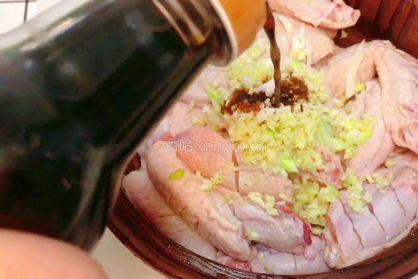 只用葱姜蒜，就可以做出烧烤味的蒜蓉鸡翅的做法图解8