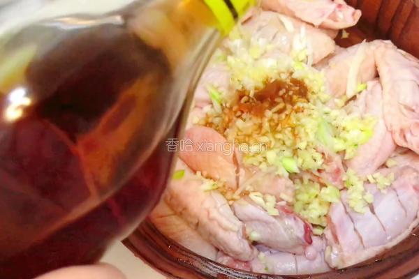 只用葱姜蒜，就可以做出烧烤味的蒜蓉鸡翅的做法图解9