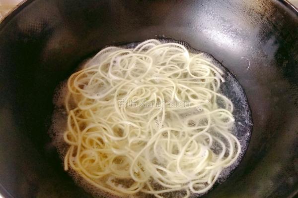 葱油面的做法图解2