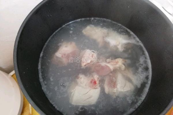 土茯苓排骨汤的做法图解2