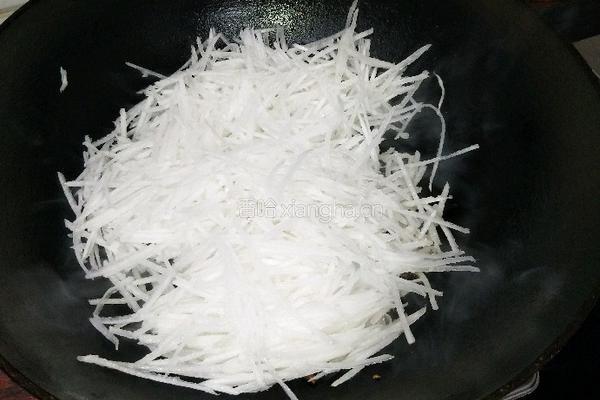 蒜苗炒萝卜丝的做法图解4