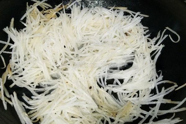 蒜苗炒萝卜丝的做法图解5