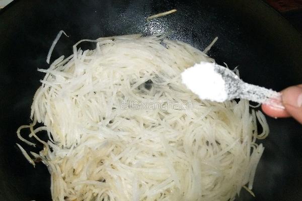 蒜苗炒萝卜丝的做法图解6