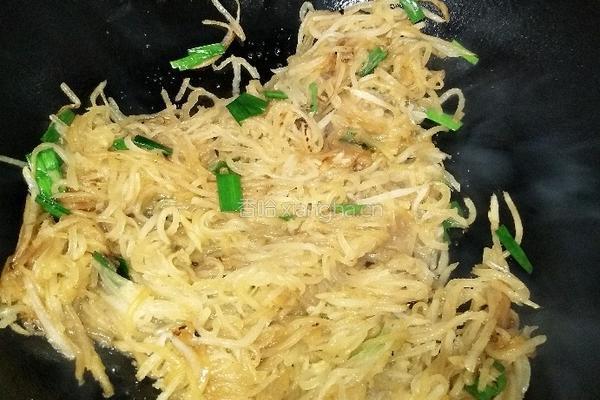蒜苗炒萝卜丝的做法图解11