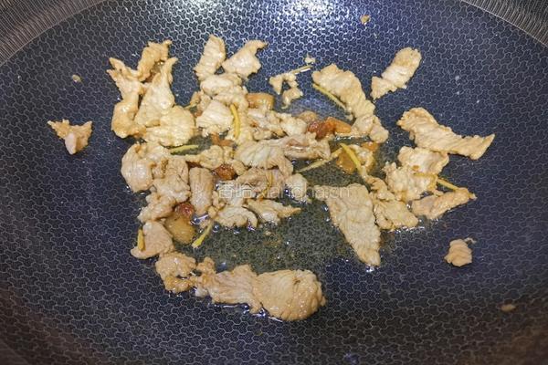 蒜苗土豆炒肉片的做法图解3